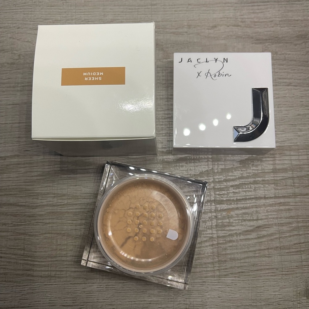 Jaclyn Cosmetics Powder Move Loose Setting Powder (Brand New)